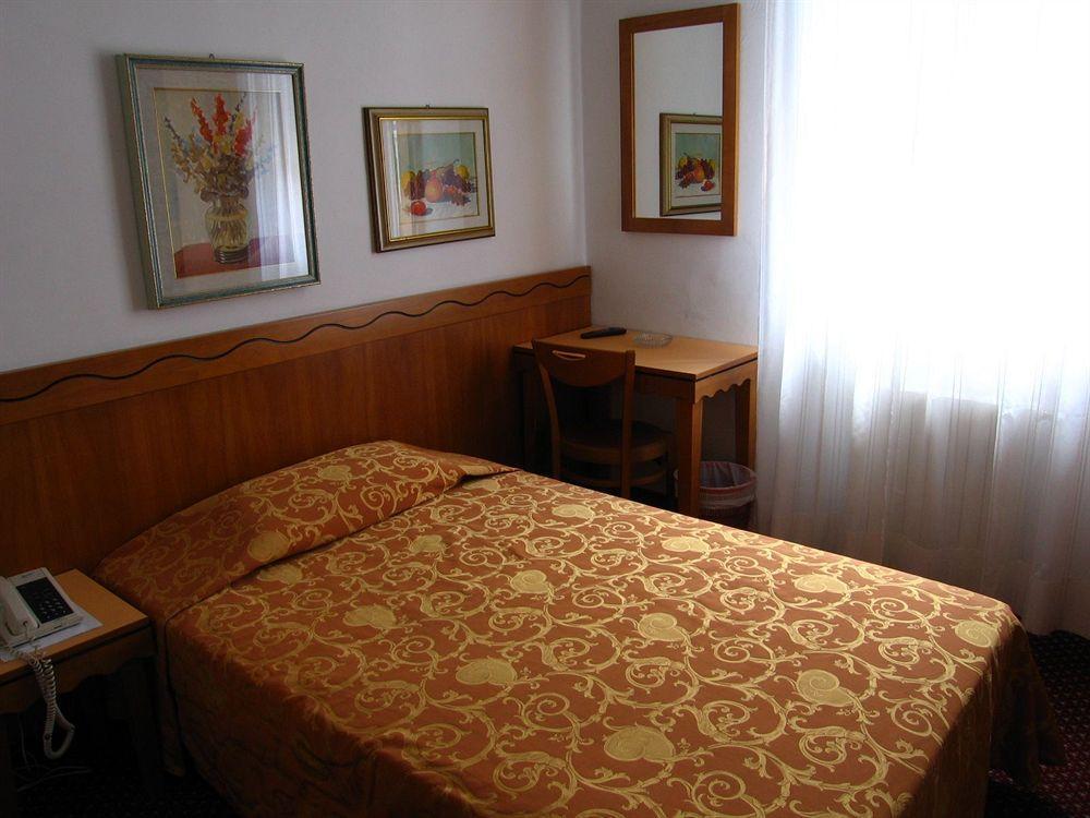 Hotel Nuova Italia Firenze Bagian luar foto