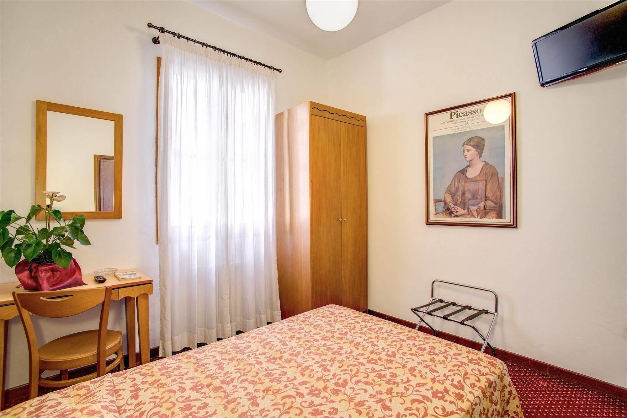 Hotel Nuova Italia Firenze Bagian luar foto